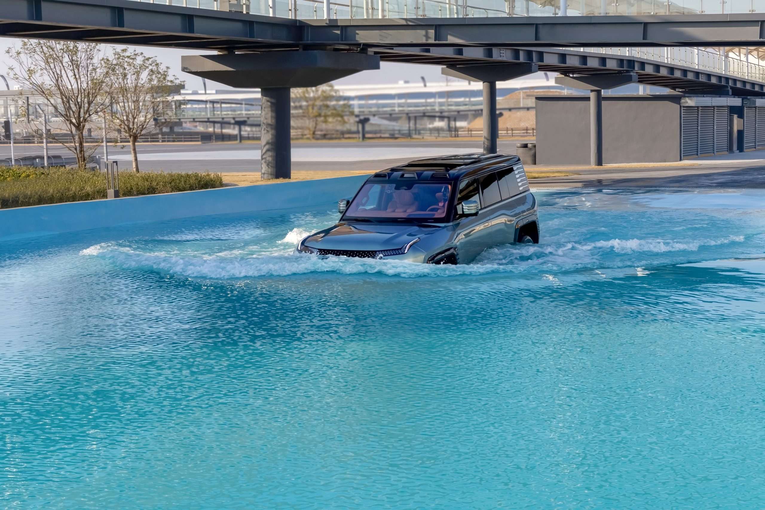 3 YANGWANG U8 Water Crossing